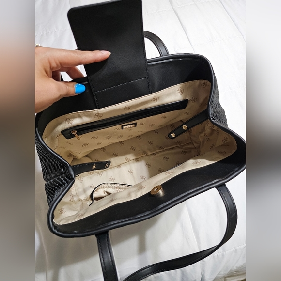 GUESS Vikky Large Tote Bag - Picture 4 of 8